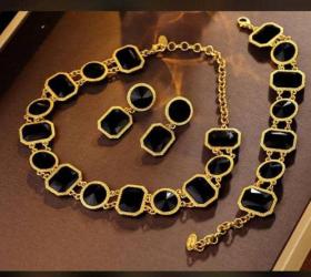 Beautiful set of jewelry.